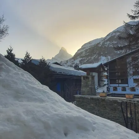 Au Pied Du Cervin